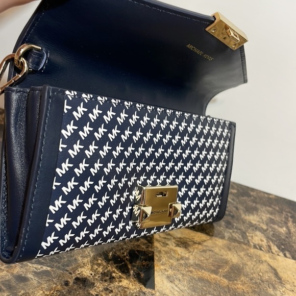 Michael Kors Whitney MK large graphic logo chain wallet - Picture 10 of 15